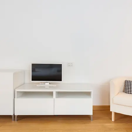 易家 - 斯皮佳套房公寓 *