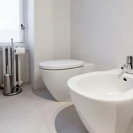 易家 - 斯皮佳套房公寓 * 米兰