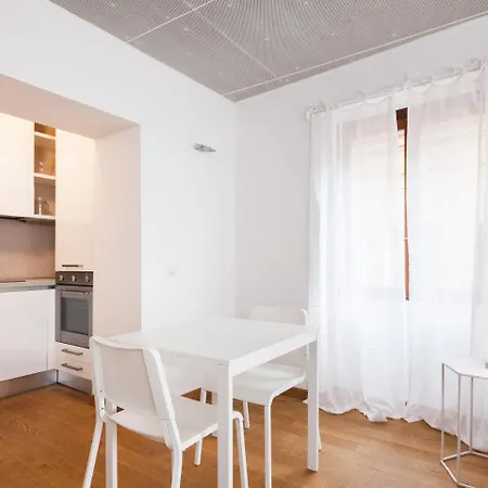 易家 - 斯皮佳套房公寓 * 米兰