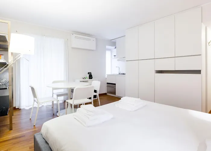 Easyhomes - Spiga Apartman Milánó