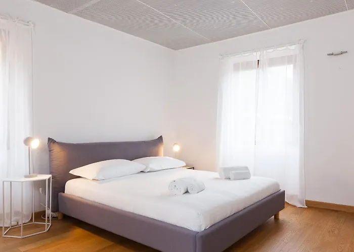Easyhomes - Spiga Apartman Milánó